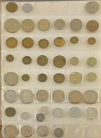 Vegyes, nagyrészt külföldi érmetétel (~307db) 11db berakólapon egy nagy alakú műbőr mappában, közte ...