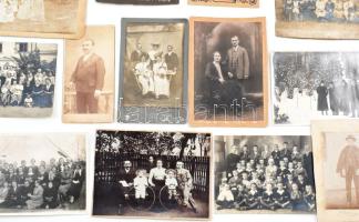 17 db keményhátú fotó, vegyes méretben