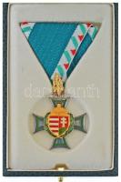 1996. Honvédelemért Kitüntető Cím I. osztálya zománcozott ezüstözött fém kitüntetés mellszalagon, dísztokban T:UNC Hungary 1996. Title of Merit For Defence, I. Grade enamelled silvered decoration with ribbon in case C:UNC NMK 791.