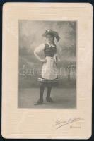 cca 1900-10 Fiatal lány népviseletben és kalapban, keményhátú fotó Barna Hugó miskolci műterméből. 23x15 cm.