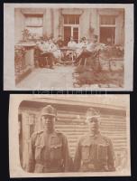 cca 1916 Katonák a Fokos hadosztály sapkajelvényével, 2 db fotó, egyik felületi sérülésekkel, 9×13 cm