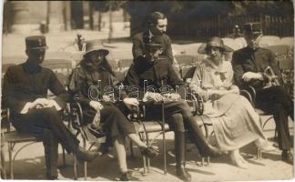 1918 Osztrák-magyar katonák hölgyekkel / WWI Austro-Hungarian K.u.K. military, soldiers with ladies. photo (vágott / cut)