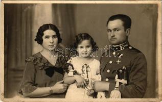 1935 Pécs, Magyar katona a családjával / Hungarian military, soldier with his family. Kozma M. photo (fl)