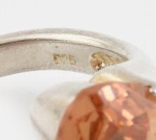 Ezüst (Ag) gyűrű, narancsszínű kővel ékítve, jelzett, m: 55, bruttó: 8,2 g