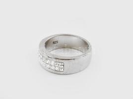 Ezüst (Ag) gyűrű, cirkóniával ékítve, jelzett, m: 57, bruttó: 8g