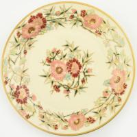 Zsolnay virágmintás süteményes tányér, kézzel festett, jelzett, apró kopásnyomokkal, mázrepedésekkel, d: 18 cm