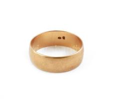 Arany (Au) 14K karikagyűrű, jelzett, méret: 56, nettó: 3,7 g