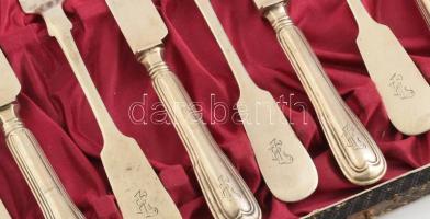 Ezüst (Ag): Gyümölcsös / sajtos készlet. FL monogrammal. Dobozban. Jelzett, nettó: 468 g, h: 18-20 c...