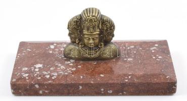 Háromfejű istenség szobor. Bronz, márvány talapzaton m: 10 cm, sz: 15 cm