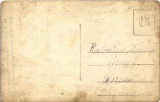 Mulatozó katonák csoportja / Hungarian military, group of soldiers. EMKE fotószalon photo (kopott sa...