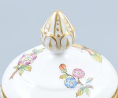 Herendi Viktória mintás és Székesfehérvár egyedi festéses fedeles porcelán váza. Kézzel festett, jel...