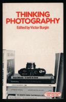 Thinking Photography. Szerk.: Victor Burgin. London, 1987, Macmillan. Angol nyelven. Kiadói papírkötés.