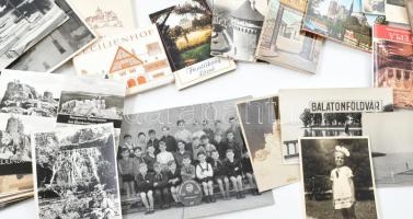 Vegyes fotó tétel: régi családi képek, gyerekek, városképes leporellók, stb., szivaros dobozban