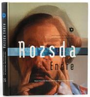 Egy festő, ha fényképez. Rozsda Endre. A magyar fotóművészet történetéből 35. Bp., 2004., Magyar Fotográfiai Múzeum, 177 p. Színes és fekete-fehér fotókat tartalmaz. Magyar és francia nyelven, angol nyelvű összefoglalóval. A szerző, Szyksznian Wanda (1948-) grafikus ajándékozási soraival. Kiadói kartonált papírkötésben