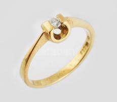 Arany (Au/14k) gyűrű, 1 db brillel (0,05 ct) díszítve. Jelzett, bruttó: 2,26 g, m: 53