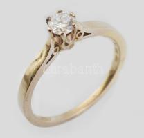 Arany (Au/14k) gyűrű, 1 db brillel (0,33 ct) díszítve. Jelzett, bruttó: 2,42 g, m: 57