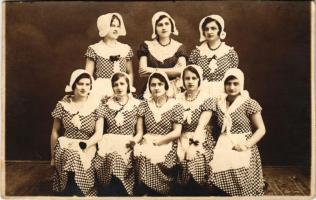 1931 Gyulafehérvár, Alba Iulia; hölgyek / ladies. photo (vágott / cut)
