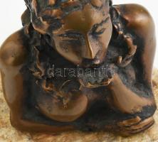 Csóka Zsuzsanna: Tenyérből fújt üzenet. Bronz, kőtalapzaton, jelzett, m: 14,5 cm