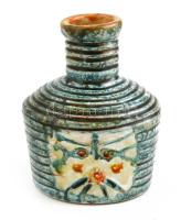 Fórizsné Sárai Erzsébet: Figurális váza. Mázas kerámia váza. Kézzel festett, jelzett, hibátlan. 15 cm