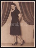 cca 1900-1940 Iskolai csoportkép Kozma Gyula újpesti műterméből + női egész alakos portré, Gruber Sá...