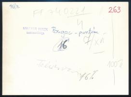 1976 Bugacpuszta, traktor és szürkemarha csorda, sajtófotó, a hátoldalon feliratozott, pecséttel jel...