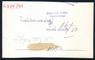 1968 Traktorok, mezőgazdasági munka, sajtófotó, a hátoldalon feliratozott, pecséttel jelzett, 15x9 c...