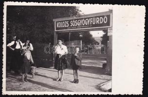 cca 1940-1950 Kolozs Sósgyógyfürdő bejárata, fotólap, 8,5×13,5 cm