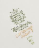 Weimar Jutta porcelán dísztál. Kézzel festett, jelzett, aranyozás kissé kopott d: 32 cm