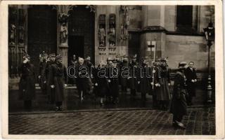 1938 Kassa, Kosice; bevonulás, Horthy Miklós és Purgly Magdolna a dóm előtt / entry of the Hungarian troops, Horthy and his wife (fl)