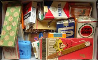 22 túlnyomórészt bontatlan doboz magyar és külföldi cigaretta az 50-es, 60-as évekből / 22 mostly unopened pack of cigarettes from the 50`s, 60`s