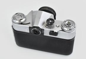 cca 1970 Zenit-E szovjet fényképezőgép, Industar-50-2 3,5/50 objektívvel, makro gyűrűvel, hozzá tele...