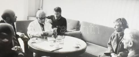 Leonard Bernstein (1918-1990) zeneszerző, karmester, zongoraművész, 12 db fotó + 1 db negatív (közte...