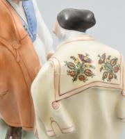 Herendi búcsúzkodó juhászok, porcelán szobor, tervező: Pásztor János (1881-1945). Kézzel festett, je...