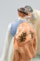 Herendi búcsúzkodó juhászok, porcelán szobor, tervező: Pásztor János (1881-1945). Kézzel festett, je...