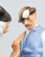 Herendi búcsúzkodó juhászok, porcelán szobor, tervező: Pásztor János (1881-1945). Kézzel festett, je...