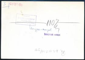 1962 Magyar-angol vízilabdamérkőzés, sajtófotó, a hátoldalon feliratozott, pecséttel jelzett (Magyar...