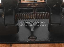 Leitz lyukasztógép, kopásokkal, m: 17 cm