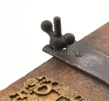 Díszes prés, fa fém, kopásokkal, 23x11 cm