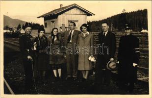 1943 Kosna, Todoskány, Cosna; vasútállomás, magas rangú katonatiszt kitüntetésekkel, vasutas / railway station, high-ranking military officer with medals, railwayman. photo