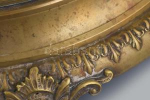 Antik Aufsatz.
Barokk antik réz-ezüstözés maradványaival,jól megőrzött állapotban,vastag falú belev...