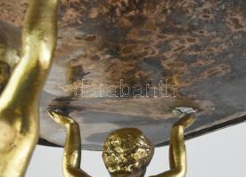 Asztalközép.
Antik asztali lekerekitett sarkú hárömszög alakú gyümőlcsös tál, tömör bronz, három pu...