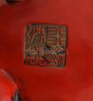 Tea kiöntő.
Látványos régi Ritka korall piros plasztikus teáskanna, kínai, míves részletgazdag lakk...