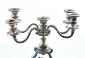 Gyertyatartó.
Antik figurális gyertyatartó, spiáter női alak kezében szürke fém 5 ágú gyertyatartóv...