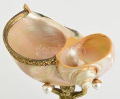 Antik dísztárgy.
Impozáns Barokk bronz mitikus tengeri szörnyekkel díszitett háromlábon nyugvó talp...