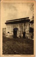 Brassó, Kronstadt, Brasov; Waisenhausgässer-Tor / óváros, kapu katonákkal / old town, gate with K.u.K. soldiers (EK)