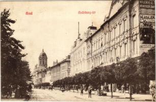 1911 Arad, Andrássy tér, Kilényi C., Weinberger János, Nádler Lajos divat kelengye áruháza, címfestő reklámposzterek a falon, piac árusokkal / square, shop advertising posters on the wall, market (EK)