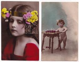 8 db régi képeslap vegyes minőségben: kis gyerekek / 8 pre-1945 postcards in mixed quality: children