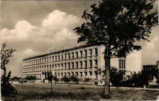 1962 Budapest XXI. Csepel, Acélipari és Öntő Technikum. Képzőművészeti Alap Kiadóvállalat (fa)