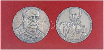 Lengyelország 1987. Bem József tábornok 1794-1850 ezüstpatinázott bronz emlékérem. Szign.:IS (69mm) + 1983. Sobieski János ezüstpatinázott fém emlékérem közös dísztokban (69mm) T:AU Poland 1987. General Jozef Bem 1794-1850 Br commemmorative medallion. Sign.:IS (69mm) + 1983. Ian Sobieski metal commemorative medallion in common case (69mm) C:AU