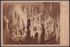 1895 Postojna (Adelsberg), Adelsberger Grotte / Postojnska Jama (Postojnai cseppkőbarlang), keményhátú kabinetfotó (fénynyomat) M. Schäber műterméből, 16x11 cm
